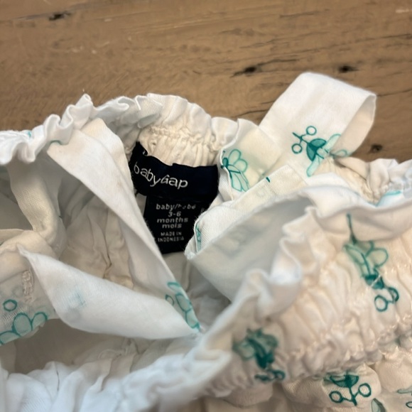 ⭐️3/15⭐️ 3-6M Gap dress - Picture 4 of 5